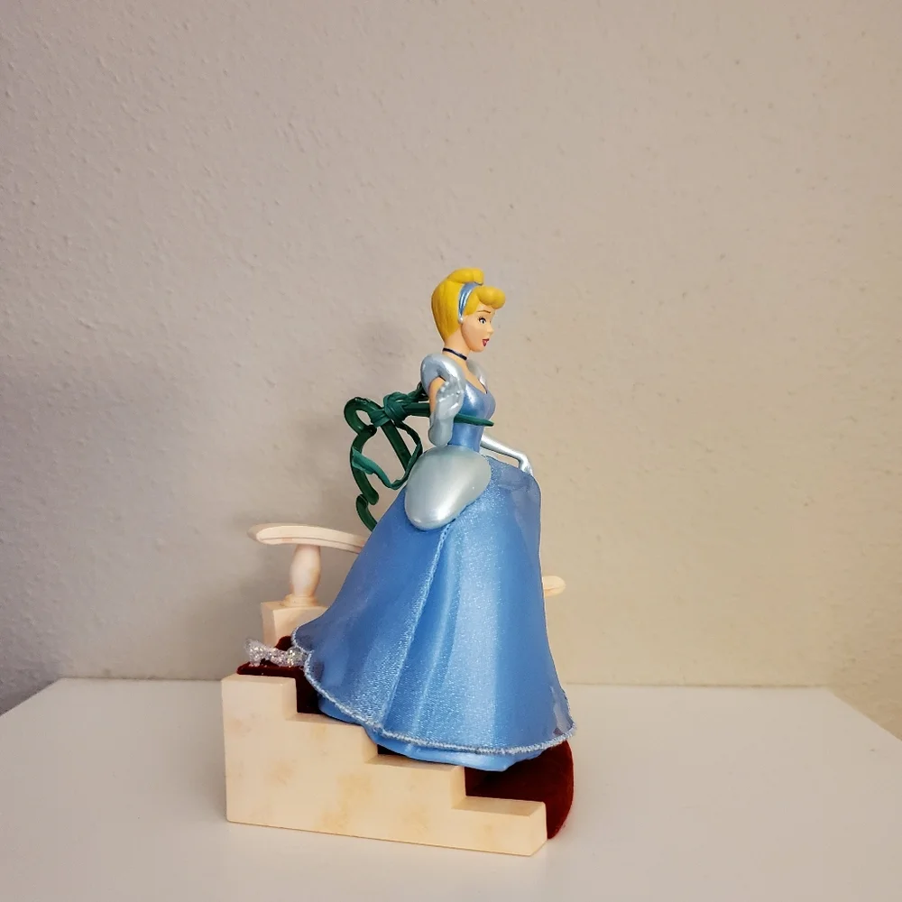 Hallmark Disney Cinderella 2007 Ornament - Picture 3 of 9